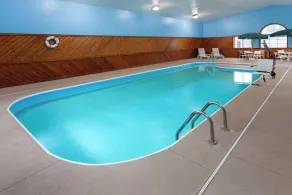 Super 8 by Wyndham Mt. Vernon - Pool