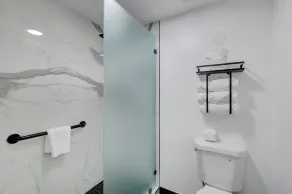 Hotel Ash&9th - Bathroom