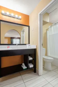 Days Inn by Wyndham Goodlettsville/Nashville - Salle de bain
