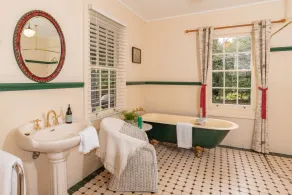 ARCADIA - The Barn Cottage & Rosehill Cottage - Room