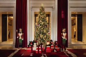 Four Seasons Hotel London at Tower Bridge - Lobby