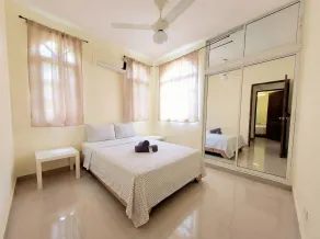 2-Bedroom Beach Apartment with Pool Costambar - Room