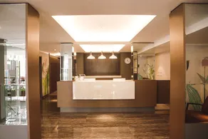 Lun Hotel Manado - Recepción