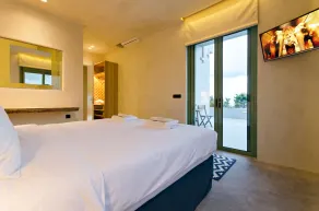 Mama La Roosa Luxury Retreat - Room