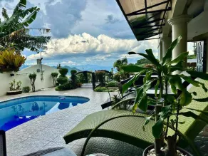 Avana Hills Tagaytay Holiday Villa - Pool