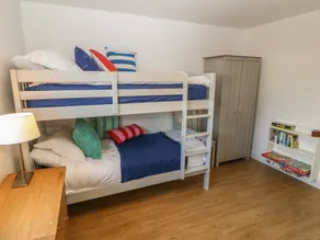 3 Lon Y Dryw - Room