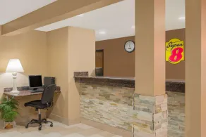 Super 8 by Wyndham Story City - Lobby