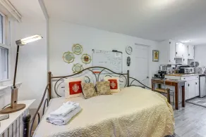 Pet-friendly Great Neck Home ~ 1 Mi to Kings Point - Rom