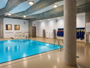 Commerce Suites and Stays - Piscina