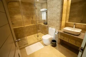 Grandeeza Hotel by Galison - Room