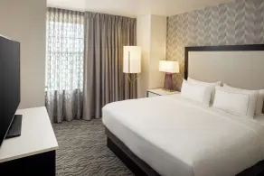 DoubleTree Suites by Hilton Hotel Detroit Downtown - Fort Shelby - Værelse