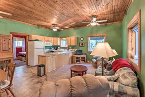 Secluded Bear Lake Getaway w/ Fire Pit & Porch! - Innvendig