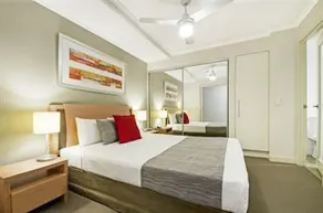 Horton Apartments - Room