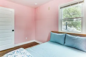 6 Mi to Spectrum Center: Spacious Getaway w/ Deck - Interiør