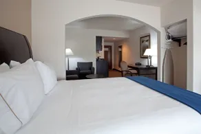 Holiday Inn Express Hotel & Suites Hope Mills-Fayetteville Airport by IHG - Room