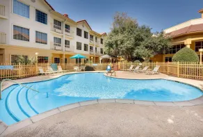 La Quinta by Wyndham Dallas - Addison Galleria - Piscine