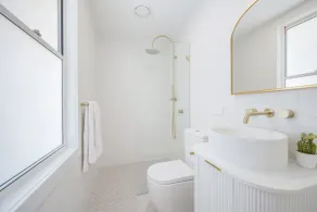 The Med Motel - Bathroom