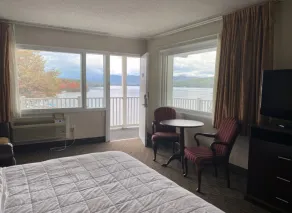 Georgian Lakeside Resort - Zimmer