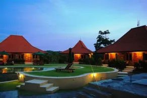 Three Monkeys Villas - Pool