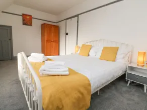 Chilton - Room