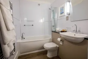 The Sun Hotel & Bar - Baño