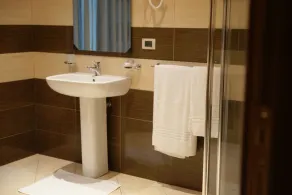 Hotel Sofia - Bathroom