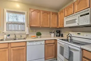 Centrally Located South Hill Apartment w/ Smart TV - Interiør