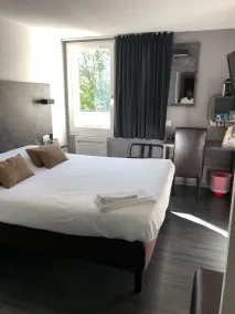 Comfort Hotel Lons Le Saunier - Vue de la chambre