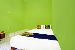 SPOT ON 91325 Pondok Hijau Guest House Syariah - Room