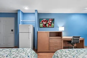 HomeTowne Studios by Red Roof Detroit - Livonia - Chambre