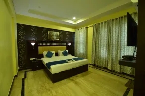 ANANYA COMFORTSS-OPP RAHEJA RESIDENCY - Room