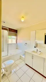 Early Australian Motor Inn - Room
