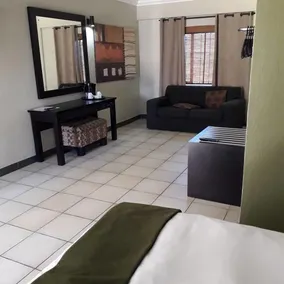 Coyotes Hotel & Conference Centre - Room