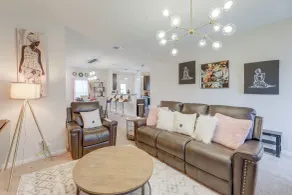 Family-friendly Home in Manor, Near Outdoor Rec - Interiör