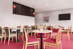 Ramada by Wyndham Cobham - Restaurant