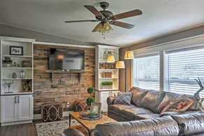 Rustic Chic Home: 10 Mi to Otter Creek State Park! - Innenbereich
