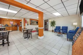 Econo Lodge Hays I-70 - Hall