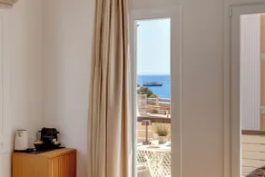 The Nestorian Syros - Chambre