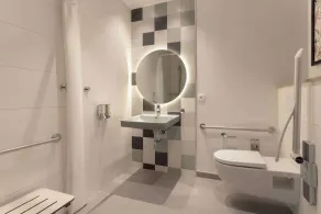 Hampton By Hilton Malaga Martiricos - Bathroom