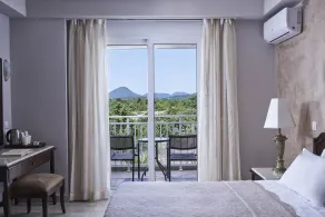 Sandy Beach Resort by Rizos Resorts - Vue de la chambre