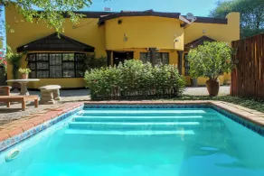 Thamalakane guest house - Pool