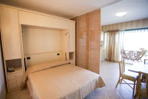 Familienfreundliche charmante Wohnung mit Grill - Zimmer
