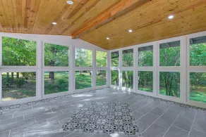 11 Acres & Balcony! Sleek Retreat in Americus - Interiör
