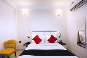 M K Hotel & Restaurant - Room