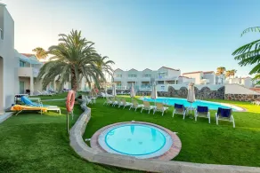 Apartamentos LIVVO Koala Garden - Piscina