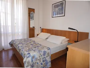 Homely flat with shared pool - Room