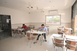 Parmanand Bhawan - Restaurang