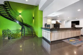 Days Inn by Wyndham Montreal Airport Conference Centre - Reception