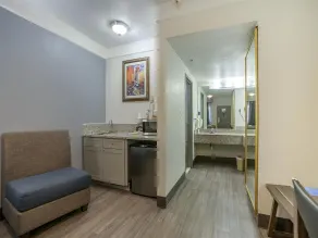 Days Inn & Suites by Wyndham Webster NASA-ClearLake-Houston - Chambre
