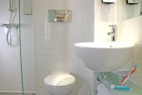 Four Points Flex by Sheraton Cardiff - Bathroom